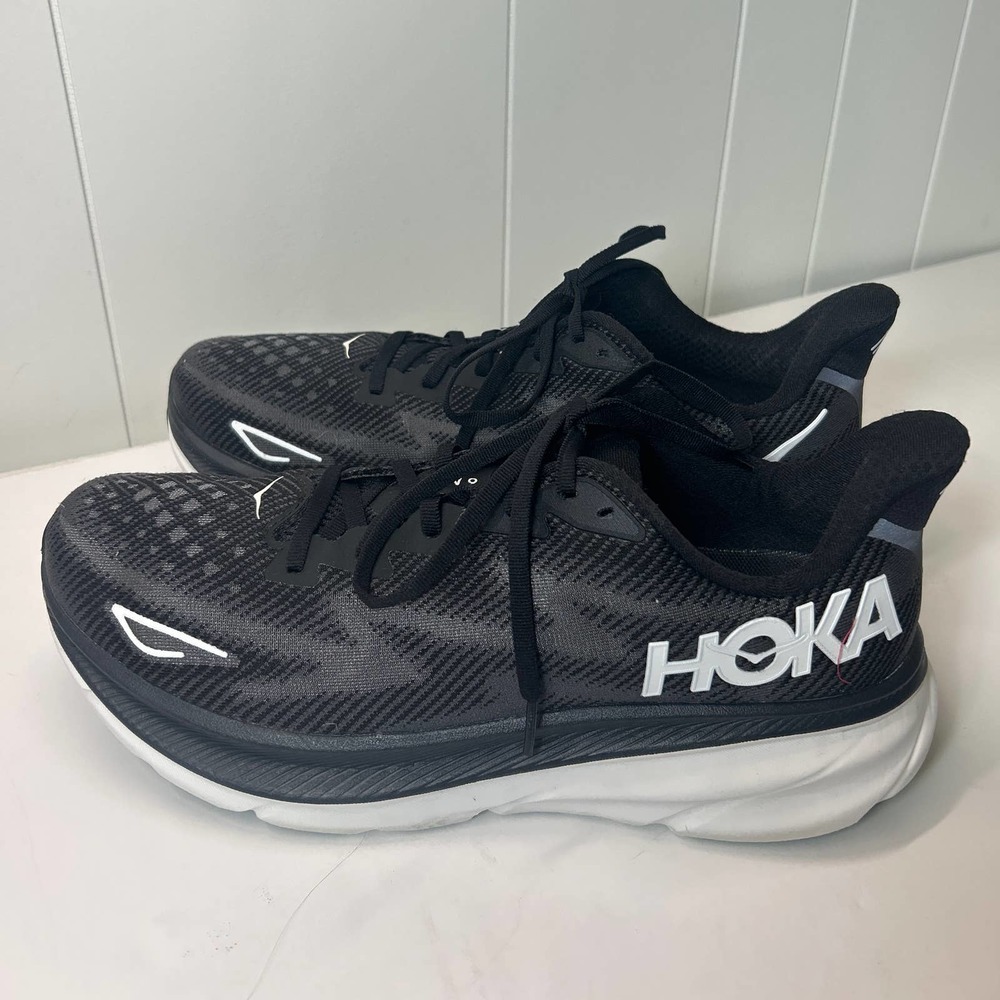 HOKA one one w Clifton 9 Black White Sz 12
